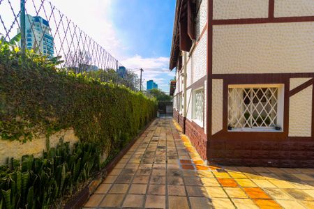 Casa à venda com 290m², 4 quartos e 3 vagasQuintal e Jardim