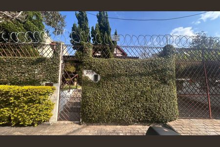 Casa à venda com 290m², 4 quartos e 3 vagasFachada Externa