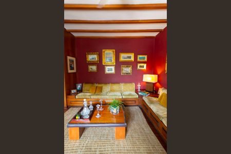 Casa à venda com 290m², 4 quartos e 3 vagasHome Bar