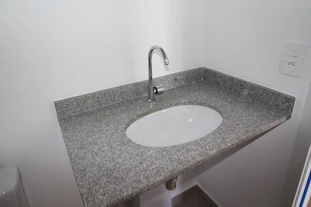 Apartamento à venda com 27m², 1 quarto e sem vaga Apartamento à venda com 27m², 1 quarto e sem vagaBanheiro Social