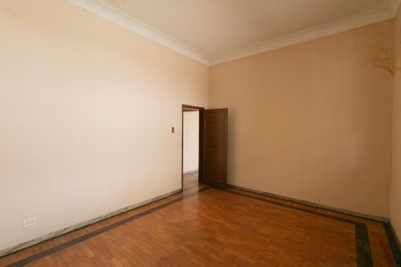 Casa à venda com 1000m², 5 quartos e 8 vagas Casa à venda com 1000m², 5 quartos e 8 vagasQuarto 2