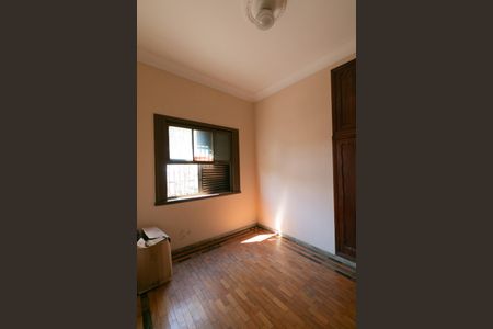 Casa à venda com 1000m², 5 quartos e 8 vagas Casa à venda com 1000m², 5 quartos e 8 vagasQuarto 4