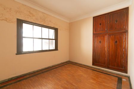 Casa à venda com 1000m², 5 quartos e 8 vagas Casa à venda com 1000m², 5 quartos e 8 vagasQuarto 2