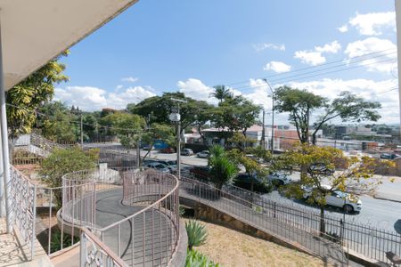 Casa à venda com 1000m², 5 quartos e 8 vagas Casa à venda com 1000m², 5 quartos e 8 vagasEdícula