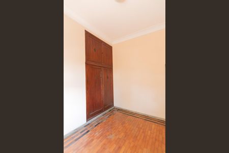 Casa à venda com 1000m², 5 quartos e 8 vagas Casa à venda com 1000m², 5 quartos e 8 vagasQuarto 4