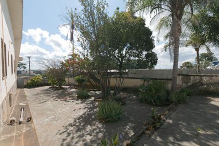 Casa à venda com 1000m², 5 quartos e 8 vagas Casa à venda com 1000m², 5 quartos e 8 vagasÁrea Externa