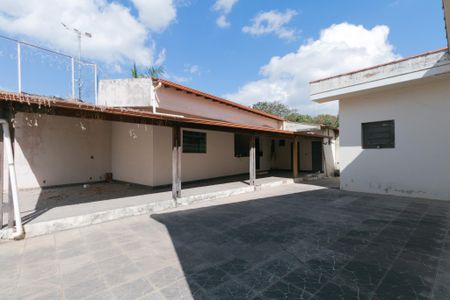 Casa à venda com 1000m², 5 quartos e 8 vagas Casa à venda com 1000m², 5 quartos e 8 vagasÁrea Externa