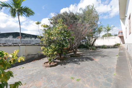 Casa à venda com 1000m², 5 quartos e 8 vagas Casa à venda com 1000m², 5 quartos e 8 vagasÁrea Externa