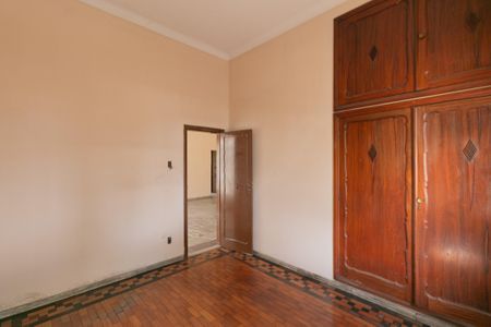 Casa à venda com 1000m², 5 quartos e 8 vagas Casa à venda com 1000m², 5 quartos e 8 vagasQuarto 5