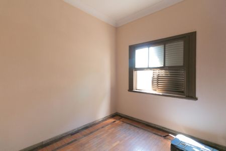 Casa à venda com 1000m², 5 quartos e 8 vagas Casa à venda com 1000m², 5 quartos e 8 vagasQuarto 3