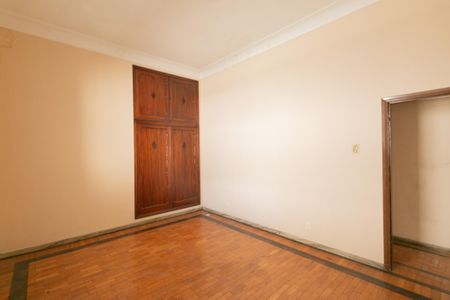 Casa à venda com 1000m², 5 quartos e 8 vagas Casa à venda com 1000m², 5 quartos e 8 vagasQuarto 2