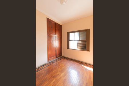 Casa à venda com 1000m², 5 quartos e 8 vagas Casa à venda com 1000m², 5 quartos e 8 vagasQuarto 5