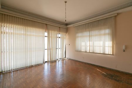 Casa à venda com 1000m², 5 quartos e 8 vagas Casa à venda com 1000m², 5 quartos e 8 vagasSala