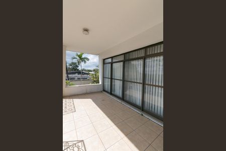 Casa à venda com 1000m², 5 quartos e 8 vagas Casa à venda com 1000m², 5 quartos e 8 vagasEdícula