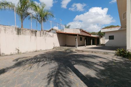 Casa à venda com 1000m², 5 quartos e 8 vagas Casa à venda com 1000m², 5 quartos e 8 vagasÁrea Externa