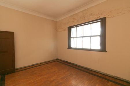 Casa à venda com 1000m², 5 quartos e 8 vagas Casa à venda com 1000m², 5 quartos e 8 vagasQuarto 2