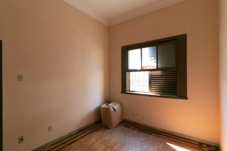 Casa à venda com 1000m², 5 quartos e 8 vagas Casa à venda com 1000m², 5 quartos e 8 vagasQuarto 4