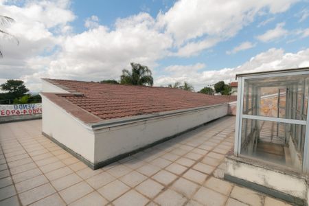 Casa à venda com 1000m², 5 quartos e 8 vagas Casa à venda com 1000m², 5 quartos e 8 vagasCobertura