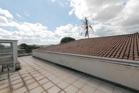 Casa à venda com 1000m², 5 quartos e 8 vagas Casa à venda com 1000m², 5 quartos e 8 vagasCobertura