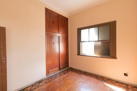 Casa à venda com 1000m², 5 quartos e 8 vagas Casa à venda com 1000m², 5 quartos e 8 vagasQuarto 5