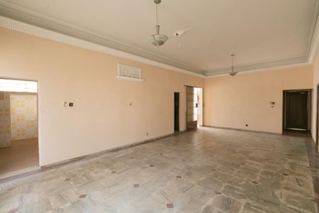 Casa à venda com 1000m², 5 quartos e 8 vagas Casa à venda com 1000m², 5 quartos e 8 vagasSala 2