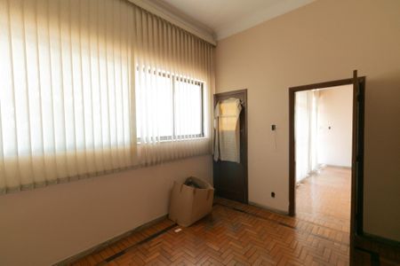 Casa à venda com 1000m², 5 quartos e 8 vagas Casa à venda com 1000m², 5 quartos e 8 vagasQuarto 1