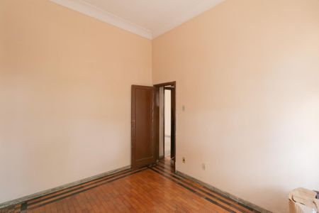 Casa à venda com 1000m², 5 quartos e 8 vagas Casa à venda com 1000m², 5 quartos e 8 vagasQuarto 4