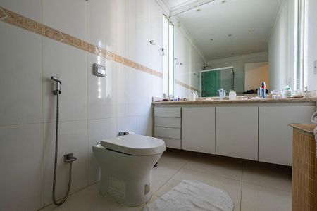 Apartamento para alugar com 145m², 3 quartos e 1 vaga Apartamento para alugar com 145m², 3 quartos e 1 vagaSuíte - Banheiro