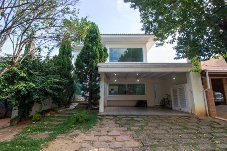 Casa de condomínio para alugar com 340m², 4 quartos e 3 vagasFachada