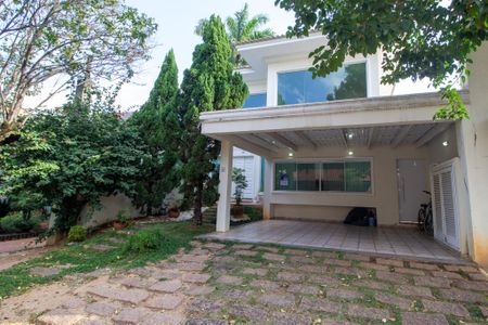 Casa de condomínio para alugar com 340m², 4 quartos e 3 vagasFachada