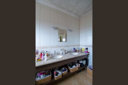 Casa de condomínio para alugar com 340m², 4 quartos e 3 vagasBanheiro da Suíte 4