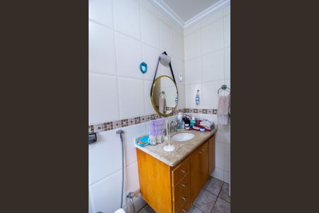 Casa de condomínio para alugar com 340m², 4 quartos e 3 vagasBanheiro da Suíte 2