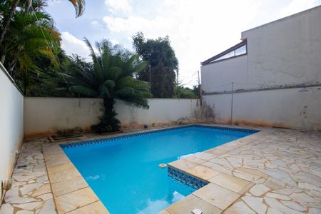 Casa de condomínio para alugar com 340m², 4 quartos e 3 vagasPiscina