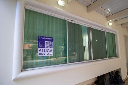 Casa de condomínio para alugar com 340m², 4 quartos e 3 vagasFachada