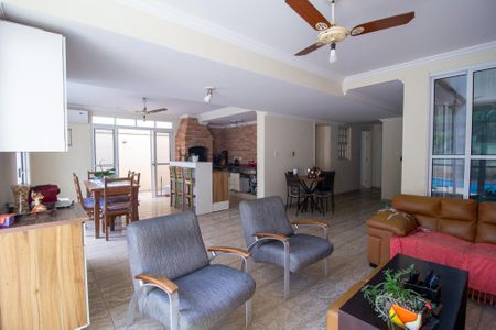 Casa de condomínio para alugar com 340m², 4 quartos e 3 vagasÁrea gourmet