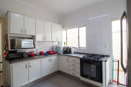 Casa de condomínio para alugar com 340m², 4 quartos e 3 vagasCozinha