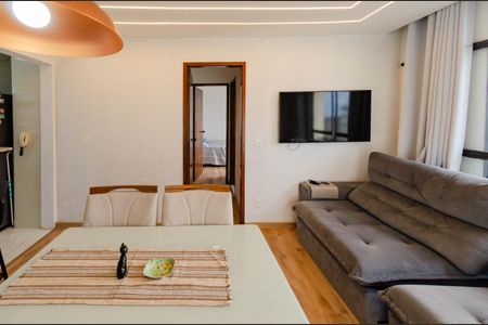 Apartamento à venda com 68m², 2 quartos e 1 vagaSala