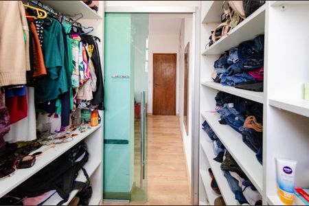 Apartamento à venda com 68m², 2 quartos e 1 vagaCloset suíte