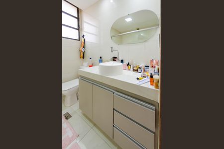 Apartamento à venda com 68m², 2 quartos e 1 vagaBanheiro suíte