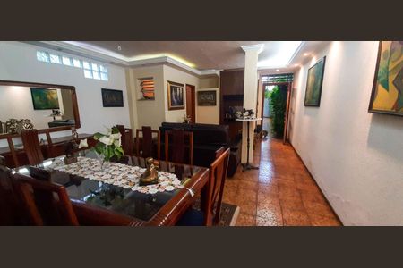 Casa à venda com 250m², 2 quartos e 4 vagas