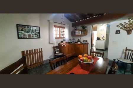 Casa à venda com 250m², 2 quartos e 4 vagas