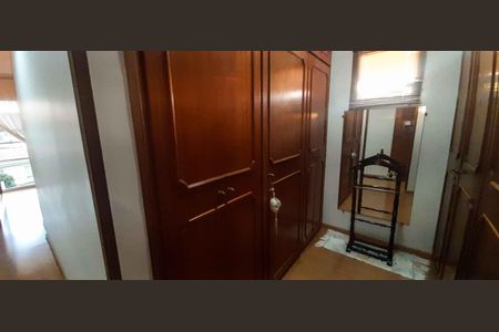 Casa à venda com 250m², 2 quartos e 4 vagas Casa à venda com 250m², 2 quartos e 4 vagasClosed da Suíte