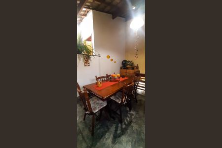 Casa à venda com 250m², 2 quartos e 4 vagas