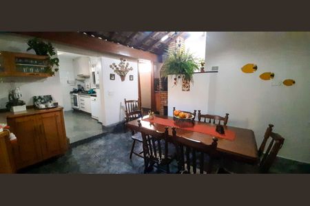 Casa à venda com 250m², 2 quartos e 4 vagas Casa à venda com 250m², 2 quartos e 4 vagasVaranda Gourmet