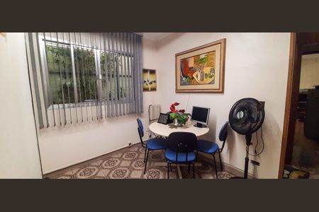 Casa à venda com 250m², 2 quartos e 4 vagas