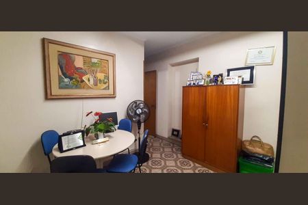 Casa à venda com 250m², 2 quartos e 4 vagas