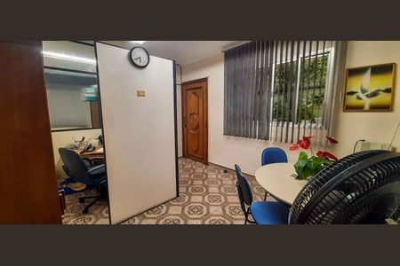 Casa à venda com 250m², 2 quartos e 4 vagas