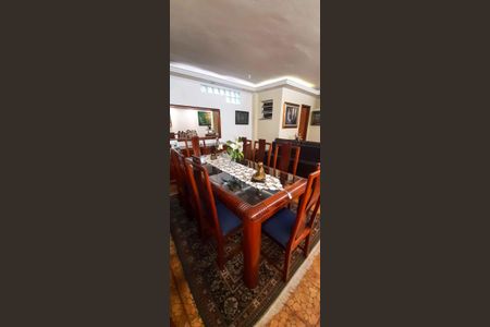 Casa à venda com 250m², 2 quartos e 4 vagas