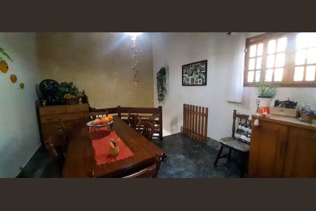 Casa à venda com 250m², 2 quartos e 4 vagas