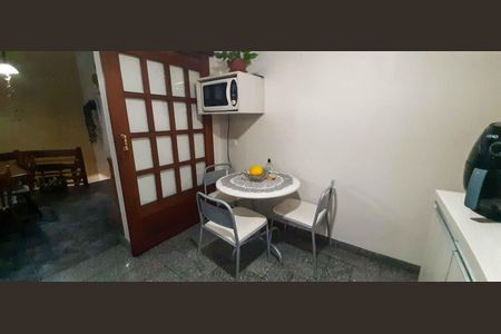 Casa à venda com 250m², 2 quartos e 4 vagas